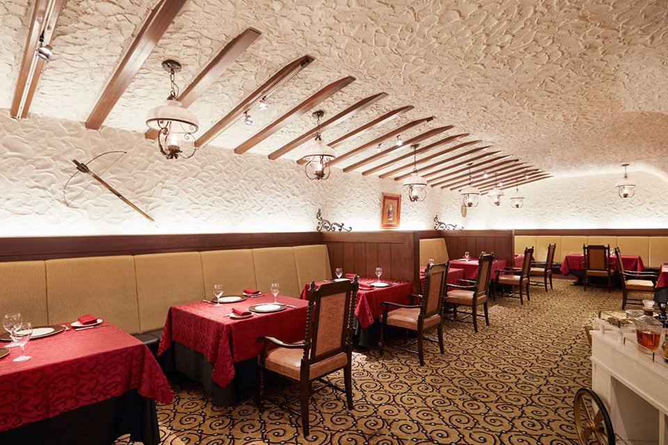 レストラン　カステリアンルーム（ホテルニューオータニ博多）